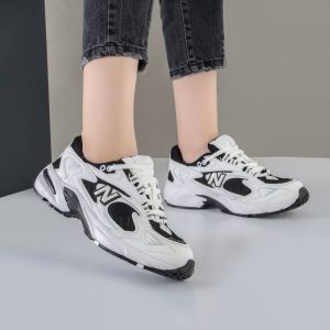کفش و کتانی زنانه و دخترانه مدل نیوبالانس725 NEW BALANCE رنگ سفید مشکی کد 9197