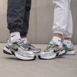کفش و کتانی زنانه و دخترانه مدل نایک NIKE V2K رنگ سفید طوسی کد 41317
