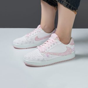 کفش کتانی زنانه و دخترانه مدل نایک ترویس NIKE TRAVIS رنگ سفید صورتی کد M31561